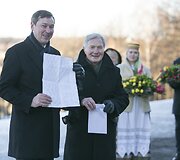 Visuomenės sueiga Tautos namų idėjai ir jos simbolinėms asmenybėms paminėti ant Tauro kalno.
