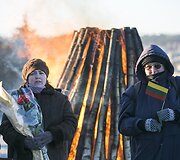 Visuomenės sueiga Tautos namų idėjai ir jos simbolinėms asmenybėms paminėti ant Tauro kalno.