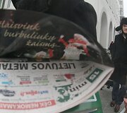 Dienra&scaron;čio dalinimo akcija pasitinkant &scaron;ventes.