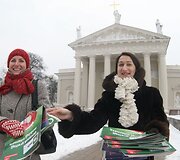 Dienra&scaron;čio dalinimo akcija pasitinkant &scaron;ventes.