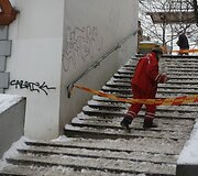 Dėl pėsčiųjų saugumo laiptai buvo aptverti