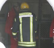 Elektrikai ir ugniagesiai pastotės viduje