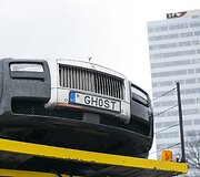 Prabangius automobilius gabenantis autovežis Vilniuje