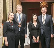 Vilnius meras Remigijus &Scaron;ima&scaron;ius ir jo žmona Agnė Matulaitė, buvęs Vilniaus meras Artūras Zuokas ir jo žmona Agnė Zuokienė.
