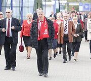  Į penktadienį vykusį Lietuvos socialdemokratų partijos suvažiavimą politikai puo&scaron;ėsi, kaip į &scaron;ventę.