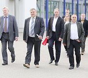  Į penktadienį vykusį Lietuvos socialdemokratų partijos suvažiavimą politikai puo&scaron;ėsi, kaip į &scaron;ventę.