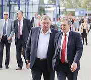  Į penktadienį vykusį Lietuvos socialdemokratų partijos suvažiavimą politikai puo&scaron;ėsi, kaip į &scaron;ventę.