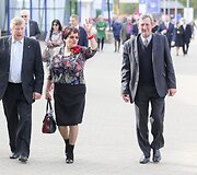  Į penktadienį vykusį Lietuvos socialdemokratų partijos suvažiavimą politikai puo&scaron;ėsi, kaip į &scaron;ventę.
