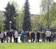 Su NATO ir Ukrainos vėliavomis į piketą atėję vilniečiai buvo papra&scaron;yti pasitraukti 
