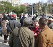 Su NATO ir Ukrainos vėliavomis į piketą atėję vilniečiai buvo papra&scaron;yti pasitraukti 