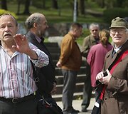 Su NATO ir Ukrainos vėliavomis į piketą atėję vilniečiai buvo papra&scaron;yti pasitraukti 