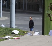 Su NATO ir Ukrainos vėliavomis į piketą atėję vilniečiai buvo papra&scaron;yti pasitraukti 