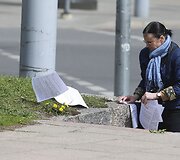 Su NATO ir Ukrainos vėliavomis į piketą atėję vilniečiai buvo papra&scaron;yti pasitraukti 