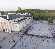 Katedros aik&scaron;tėje &ndash; 2000 žvakelių Antrojo pasaulio aukoms atminti
