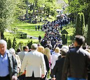 Antakalnio kapinėse &ndash; gėlių ir Georgijaus juostelių jūra