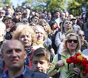 Antakalnio kapinėse &ndash; gėlių ir Georgijaus juostelių jūra
