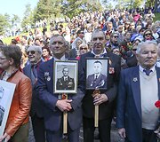 Antakalnio kapinėse &ndash; gėlių ir Georgijaus juostelių jūra