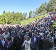 Antakalnio kapinėse &ndash; gėlių ir Georgijaus juostelių jūra