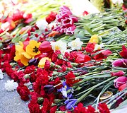 Antakalnio kapinėse &ndash; gėlių ir Georgijaus juostelių jūra