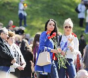 Antakalnio kapinėse &ndash; gėlių ir Georgijaus juostelių jūra