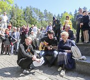 Antakalnio kapinėse &ndash; gėlių ir Georgijaus juostelių jūra