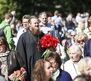 Antakalnio kapinėse &ndash; gėlių ir Georgijaus juostelių jūra