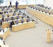 Juozas Olekas atsakinėja į Seimo narių klausimus
