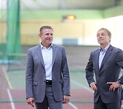 Sergejus Bubka apžiūrinėja lengvosios atletikos maniežą