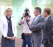 Sergejus Bubka apžiūrinėja lengvosios atletikos maniežą