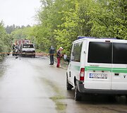 Sudegęs mikroautobusas įvykio vietoje