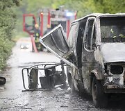 Sudegęs mikroautobusas įvykio vietoje
