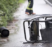 Sudegęs mikroautobusas įvykio vietoje