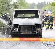 Sudegęs mikroautobusas įvykio vietoje