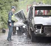 Sudegęs mikroautobusas įvykio vietoje
