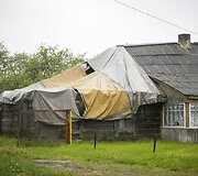 Lietus gaivina gamtą ir merkia praeivius
