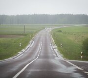 Lietus gaivina gamtą ir merkia praeivius