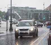 Lietus gaivina gamtą ir merkia praeivius