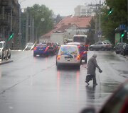 Lietus gaivina gamtą ir merkia praeivius