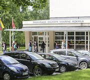 Vilniaus Mikalojaus Dauk&scaron;os vidurinėje mokykloje nuaidėjo paskutinis skambutis