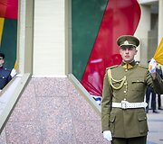 Valstybės vėliavos pakėlimo ceremonija Nepriklausomybės aik&scaron;tėje, Vilniuje