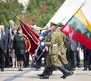 Valstybės vėliavos pakėlimo ceremonija Nepriklausomybės aik&scaron;tėje, Vilniuje