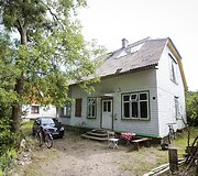 &Scaron;iame pastate gyveno dailininkai Bronė ir Bronius Uogintai