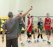 Lietuvos vyrų krep&scaron;inio rinktinės pirmoji treniruotė krep&scaron;inio salėje