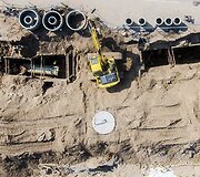 Drono žvilgsnis į žemę 90 laipsnių kampu