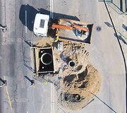 Drono žvilgsnis į žemę 90 laipsnių kampu