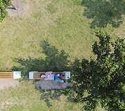 Drono žvilgsnis į žemę 90 laipsnių kampu