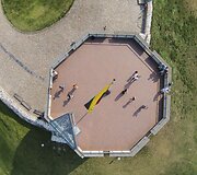 Drono žvilgsnis į žemę 90 laipsnių kampu