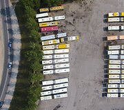Drono žvilgsnis į žemę 90 laipsnių kampu