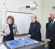 Prezidentė Dalia Grybauskaitė lankėsi Vilniaus &Scaron;olomo Aleichemo ORT gimnazijoje
