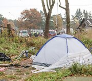 Buvę narkomanai romų tabore ie&scaron;kojo savo senųjų narkotikų prekeivių 